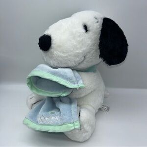 Snuggle Snoopy plush 2016 Cedar Fair Peanuts plush holding lovey blanket 8"